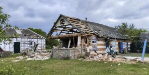 Due persone sono morte in un bombardamento nella regione russa di Belgorod, al confine con l’Ucraina, dicono le autorità locali