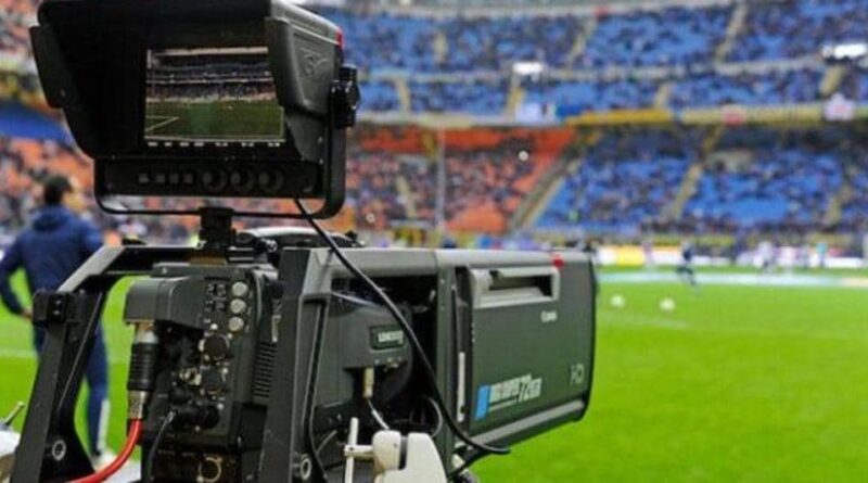 Serie A, che successo sui diritti tv: da uno a tre abbonamenti per seguire il calcio