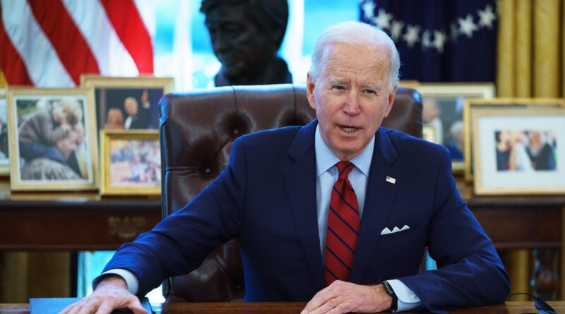 “Una crisi evitata”: Biden firma l’accordo sul tetto del debito con pochi giorni di anticipo