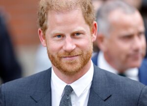 Il principe Harry si reca a Londra per il caso del Mirror Group, ma lunedì non si presenta in tribunale