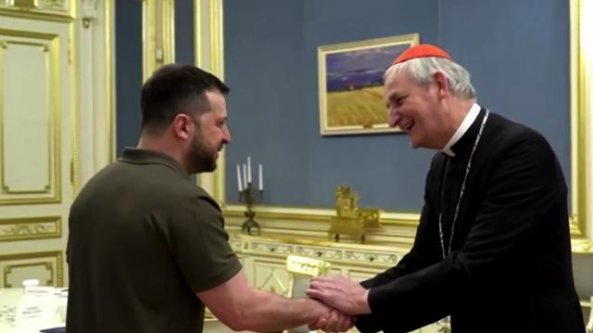 Zelensky incontra il cardinale Zuppi: “Ho chiesto che il Vaticano sostenga la formula di pace dell’Ucraina”