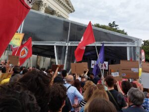 Sinistra e attivisti Lgbt zittiscono Pillon. “Se lo avesse fatto la destra…”