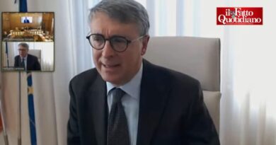 A1, tamponamento a catena: coinvolta l’auto di Raffaele Cantone. Per il procuratore frattura a una costola