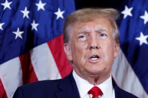Accusa a Donald Trump: L’ex presidente teneva documenti riservati nella doccia e cercava di nasconderli ai suoi stessi avvocati, accusa del Dipartimento di Giustizia in 38 capi d’imputazione