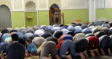 Islam, proposta di legge di Fdi per vietare moschee in capannoni e garage