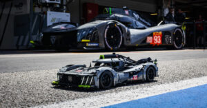 Peugeot e Lego, il record. Una 9x8H Le Mans Hybrid Hypercar di mattoncini costruita in 24 ore