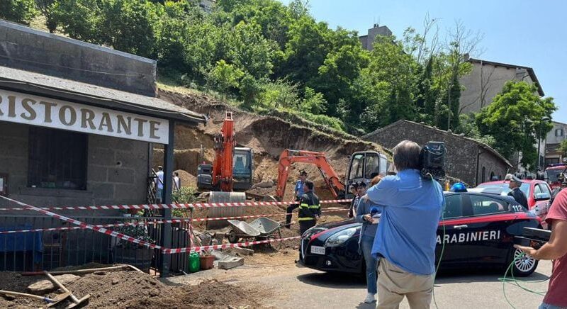 Viterbo: crolla terrapieno su ristorante, in 2 bloccati sotto macerie