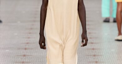 Homme Plissé Issey Miyake Primavera 2024 Uomo