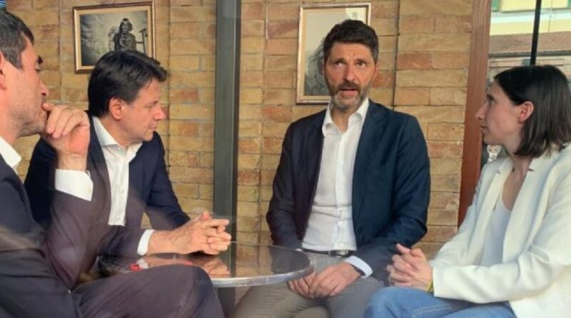 Molise, aperitivo tra Conte, Schlein e Fratoianni a Campobasso: poi comizi separati. Il video