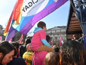 “La Gpa è reato”. Il Tribunale di Milano annulla la trascrizione di due padri gay