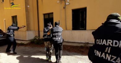“Il boss gestiva il clan dal carcere grazie alle videochiamate”: 26 arresti a Palermo. Venti indagati prendevano il reddito di cittadinanza