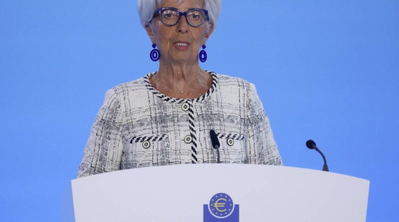 La Lagarde alza ancora i tassi ma l’Italia si mette di traverso: “Pagano famiglie e imprese”