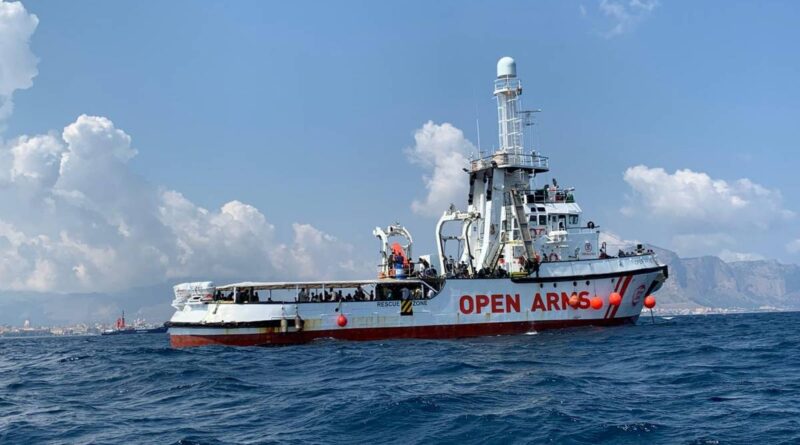 “Ne vale la pena”. Open Arms sfida ancora l’Italia e torna in mare