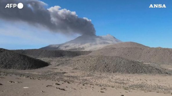 Allerta per il vulcano Ubinas: dichiarato lo stato d’emergenza per 60 giorni