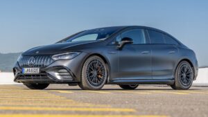 Anche Mercedes utilizzerà i caricabatterie Tesla