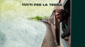 Giovanni Mario Lucchesi e la stola di papa Francesco. “Riciclo e fantasia, con l’Africa nel cuore”