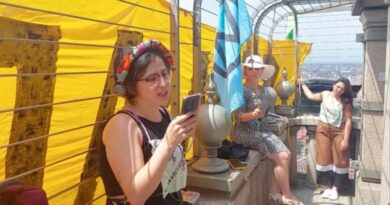 Torino, blitz degli ambientalisti di Extinction Rebellion sulla Mole Antonelliana. Esposto striscione: “Clima, agire ora”