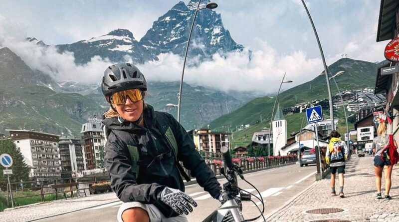 Va forte anche in bici: Sofia Goggia scatenata sul Cervino