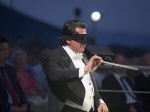 Dopo la Boheme “rossa” arriva la purga: così hanno silurato il maestro Veronesi
