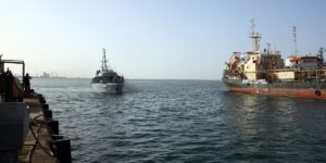 La guardia costiera libica ha sparato a un peschereccio italiano in acque internazionali al largo della Libia