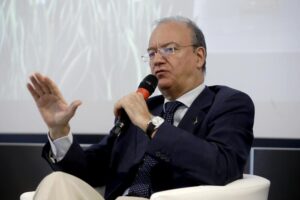 Valditara: ‘Tenere le scuole aperte anche d’estate per aiutare le famiglie’