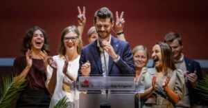 Il leader del partito di sinistra radicale norvegese si dimette dopo aver rubato gli occhiali da sole