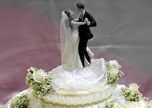 Coppia di sposi salva un ospite in arresto cardiaco al matrimonio