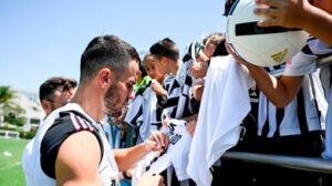 Kostic, la Juve e il ritorno di Vlahovic: “Per noi è importante”