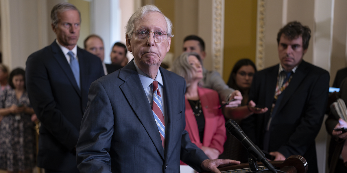 Mitch McConnell, il leader dei Repubblicani al Senato statunitense, ha avuto un apparente momento di afasia durante una conferenza stampa