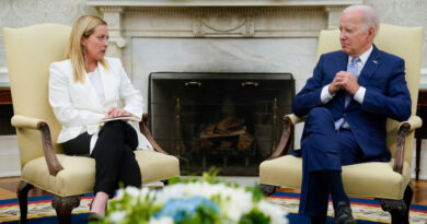 Meloni vede Biden alla Casa Bianca: “Serve un nuovo approccio sull’Africa”. I media Usa protestano per la mancata conferenza stampa