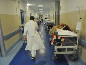 Sanità in rosso nella rossa Emilia. E i migranti vengono qui solo per le visite gratuite