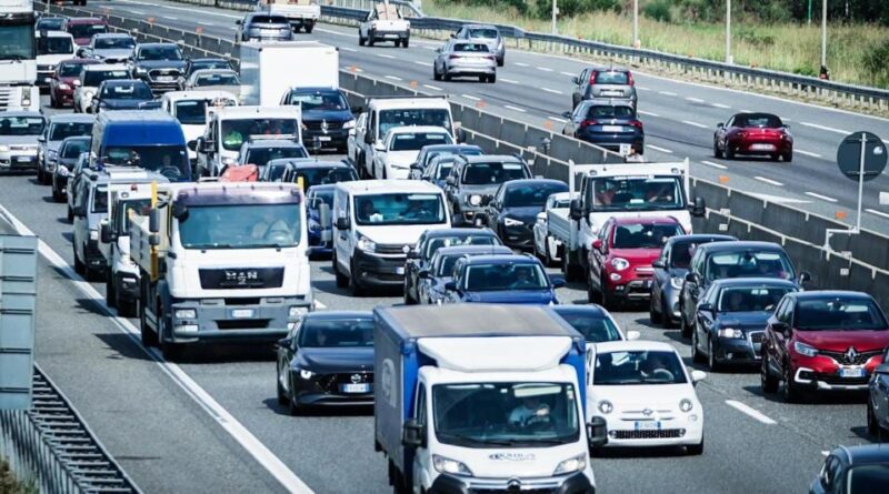 Esodo, Anas: bollino rosso e traffico intenso ma senza disagi nel primo weekend. Blackout del Frecciarossa Milano Salerno