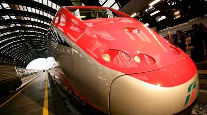 Il guasto al Frecciarossa rimane bloccato senza elettricità tra Roma e Firenze: malori a bordo e ritardi di ore sulla tratta