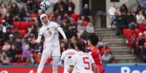 Nouhaila Benzina del Marocco è la prima calciatrice a indossare lo hijab ai Mondiali femminili