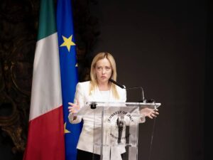La Meloni smonta i gufi: “Rispondo con i risultati”