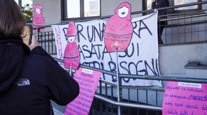 La contestata “stanza per l’ascolto” per le donne che vogliono abortire a Torino