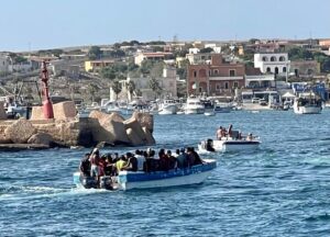 Nuova ondata di sbarchi a Lampedusa, verso quota 100mila migranti da inizio anno