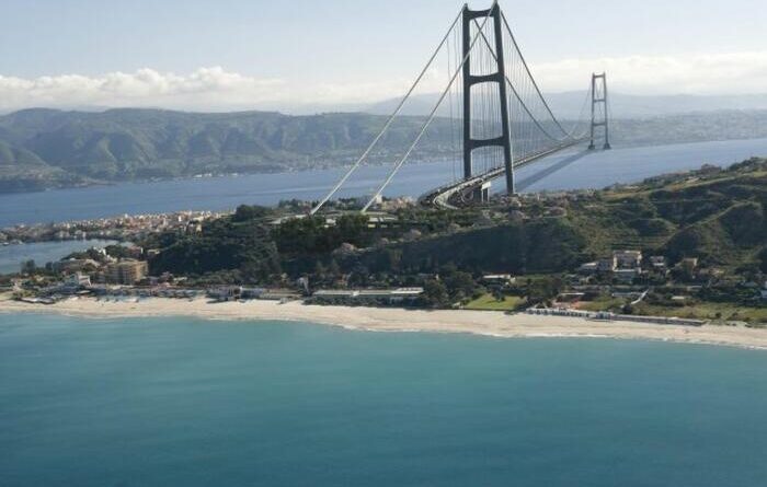 Ponte sullo Stretto, salta il tetto agli stipendi. È scontro