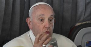 Giovani, migranti e la preghiera silenziosa per la pace: il Papa e il bilancio della Gmg di Lisbona