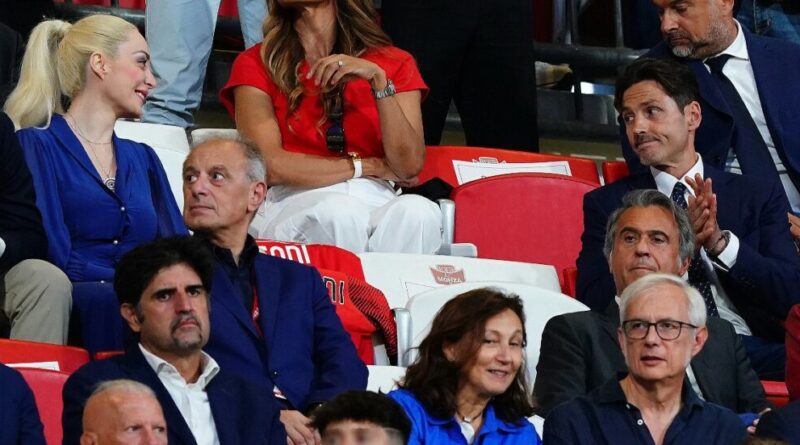 Sold-out a Monza per la prima edizione del Trofeo Berlusconi. In tribuna anche Marta Fascina. Pier Silvio: “L’affetto della gente è bellissimo”