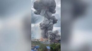 Guerra Ucraina-Russia, le notizie di oggi. Media: “Drone colpisce impianto vicino Mosca”. I russi smentiscono: “Errore umano”