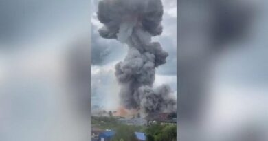 Guerra Ucraina-Russia, le notizie di oggi. Media: “Drone colpisce impianto vicino Mosca”. I russi smentiscono: “Errore umano”