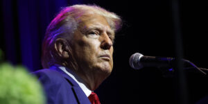 Donald Trump si è dichiarato non colpevole per i nuovi capi d’accusa relativi al caso dei documenti riservati trovati nella sua villa