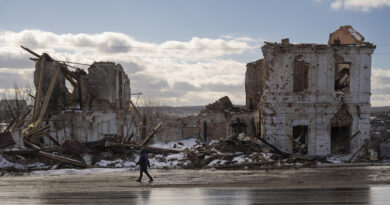 L’Ucraina ha ordinato l’evacuazione di circa 12mila civili nel nord-est del paese a causa dei continui bombardamenti russi
