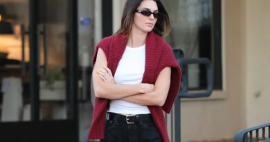 Kendall Jenner dà un tocco estivo a questa mossa di stile preppy