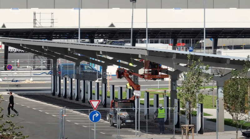 L’espansione della Tesla GigaBerlin è partita, arriva anche un Supercharger V4 | Video