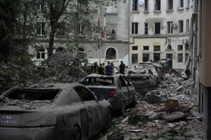 Missili russi nella notte, colpite abitazioni a Leopoli e Lutsk, ci sarebbero vittime