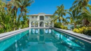 Demolita la villa dove visse e morì Al Capone: ecco com’era la sua “reggia” di Miami