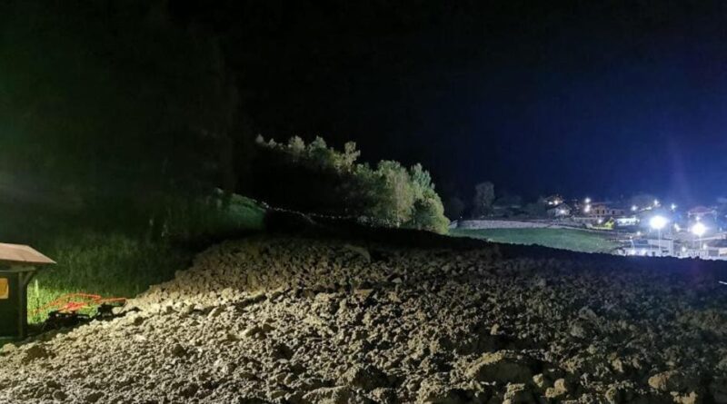 Frana in Valle d’Aosta, 600 persone isolate: interrotta la Strada regionale 28