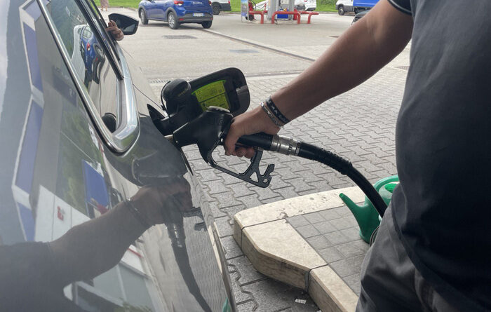 Caro-benzina, allo Stato 2,2 miliardi da esodo e controesodo